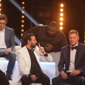 Exclusif - Valérie Bénaïm, Thierry Moreau, Cyril Hanouna, Issa Doumbia, Matthieu Delormeau - Prime time en direct de l'émission "Touche pas à mon poste fait son Olympia !" à l'Olympia, Paris le 19 mai 2016. L'émission produite par H2O Productions était retransmise en direct sur D8. © CVS/Bestimage