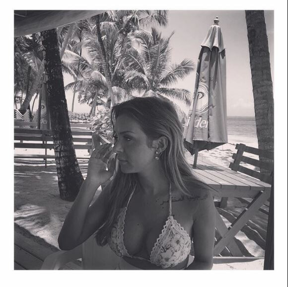 Fidji de "La Villa des Coeurs Brisés 2" sexy en bikini sur Instagram