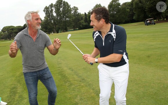 David Ginola et Dany Boon complices lors de la 4e édition de la Mapauto Golf Cup à Mandelieu-la-Napoule, le 12 juin 2015.
