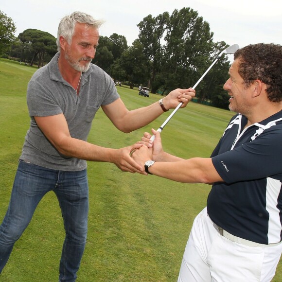 David Ginola et Dany Boon complices lors de la 4e édition de la Mapauto Golf Cup à Mandelieu-la-Napoule, le 12 juin 2015.