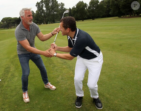 David Ginola et Dany Boon complices lors de la 4e édition de la Mapauto Golf Cup à Mandelieu-la-Napoule, le 12 juin 2015.