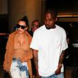 Kim Kardashian et Kanye West à l'aéroport LAX de Los Angeles, le 19 mai 2016.
