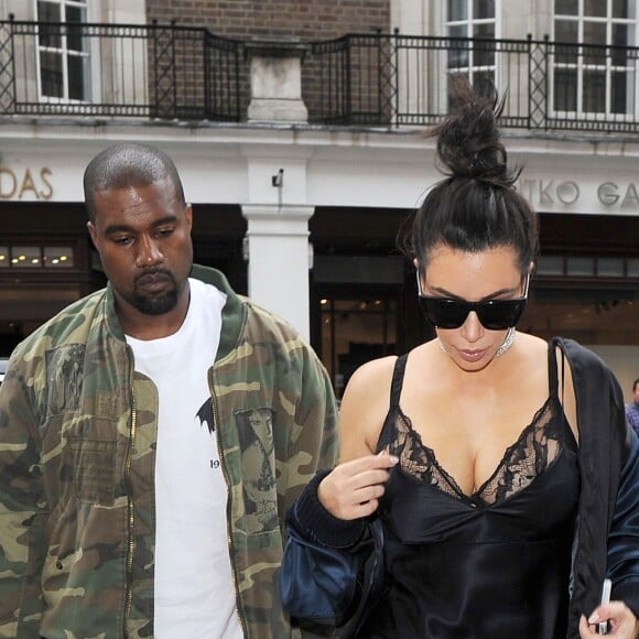 Kim Kardashian et son mari Kanye West arrivent au restaurant "C" dans le quartier de Mayfair à Londres, le 21 mai 2016.