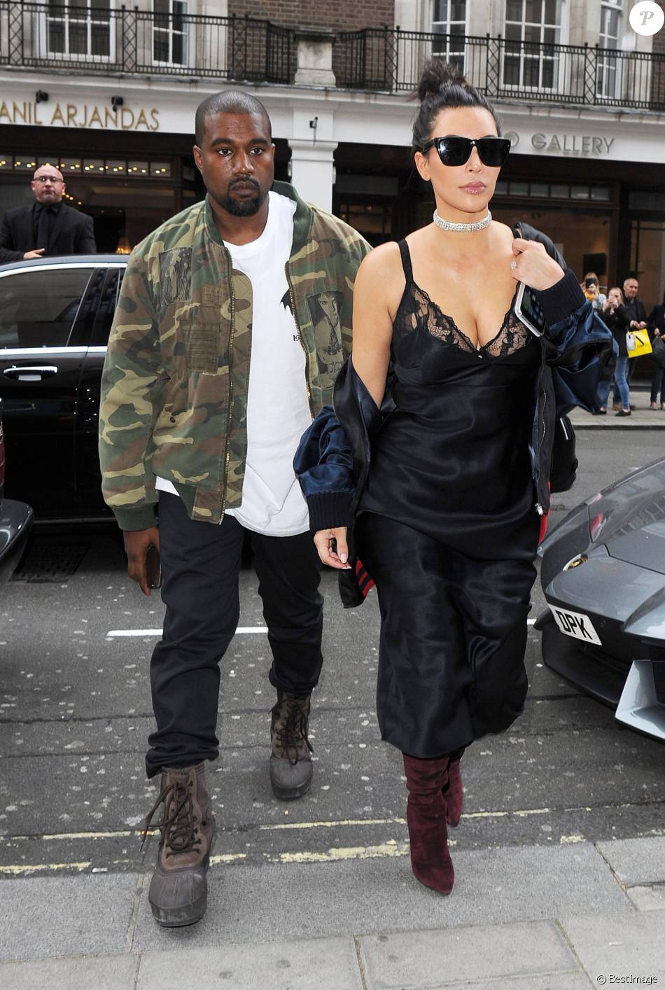 Kim Kardashian Et Son Mari Kanye West Arrivent Au Restaurant C Dans Le Quartier De Mayfair à 