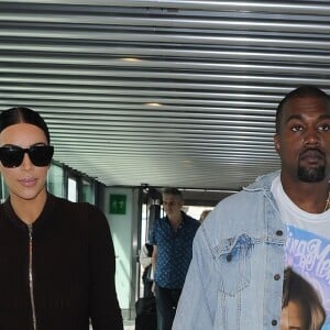 Kim Kardashian et son mari Kanye West arrivent à l'aéroport d'Heathrow à Londres, le 22 mai 2016.