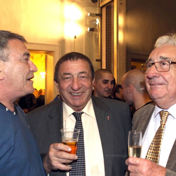 Exclusif - Jean-Marie Bigard, Ange Mancini (Patron du RAID entre 1985 et 1990), guest - Soirée des 40 ans de la BRB (Brigade de répression du banditisme) dans les salons du théâtre du Châtelet à Paris le 17 mai 2016. Jean-Marie Bigard qui fêtait son 62ème anniversaire a dit en plaisantant qu'il préférait faire la fête avec des flics plutôt qu'avec sa femme et ses amis. © Didier Sabardin/Bestimage