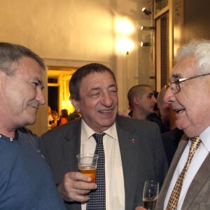 Exclusif - Jean-Marie Bigard, Ange Mancini (Patron du RAID entre 1985 et 1990), guest - Soirée des 40 ans de la BRB (Brigade de répression du banditisme) dans les salons du théâtre du Châtelet à Paris le 17 mai 2016. Jean-Marie Bigard qui fêtait son 62ème anniversaire a dit en plaisantant qu'il préférait faire la fête avec des flics plutôt qu'avec sa femme et ses amis. © Didier Sabardin/Bestimage