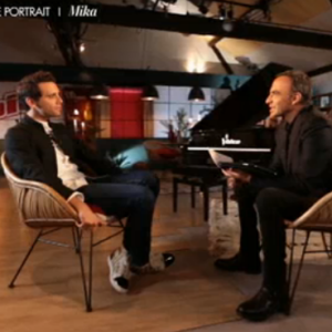 Mika se souvient de son Parc des Princes le 4 juillet 2008, le 21 mai 2016 dans 50mn Inside (TF1).