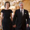 Le roi Philippe et la reine Mathilde de Belgique présidaient le 22 mai 2016 au palais royal à Bruxelles une cérémonie d'hommage aux victimes des attentats terroristes perpétrés le 22 mars 2016.