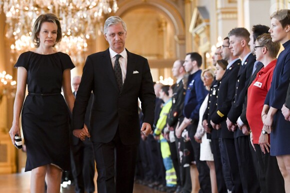 Le roi Philippe et la reine Mathilde de Belgique présidaient le 22 mai 2016 au palais royal à Bruxelles une cérémonie d'hommage aux victimes des attentats terroristes perpétrés le 22 mars 2016.