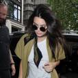 Kim Kardashian et sa soeur Kendall Jenner déjeunent ensemble à Londres le 23 mai 2016
