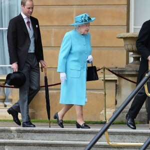 La princesse Beatrice d'York, la princesse Eugenie d'York, Kate Middleton et le prince William se joignaient à la reine Elizabeth II et au duc d'Edimbourg lors d'une garden party organisée dans les jardins de Buckingham Palace le 24 mai 2016.