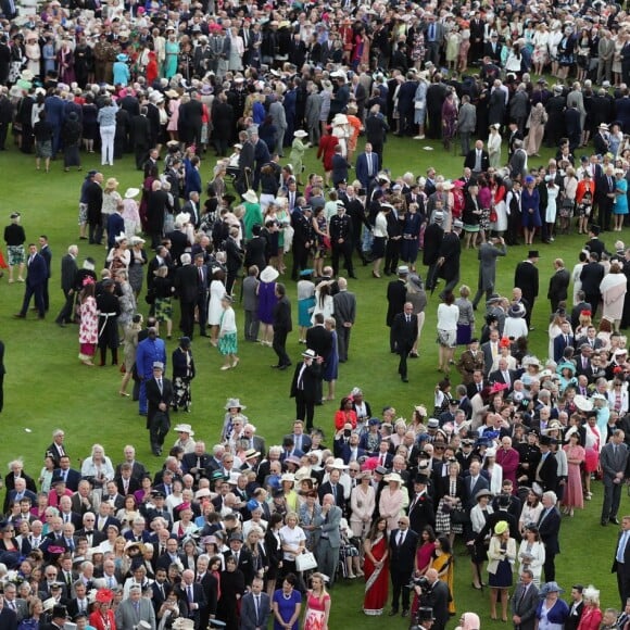 Illustration invités - La famille royale anglaise lors d'une garden party au palais de Buckingham à Londres, le 24 mai 2016.  Guests attend a garden party at Buckingham Palace in London on May 24, 2016.24/05/2016 - Londres