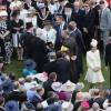 Kate Middleton au milieu de la foule lors d'une garden party organisée dans les jardins de Buckingham Palace le 24 mai 2016.