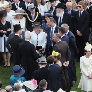 Kate Middleton au milieu de la foule lors d'une garden party organisée dans les jardins de Buckingham Palace le 24 mai 2016.