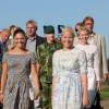 La princesse Victoria de Suède (robe foncée) et la princesse Mette-Marit de Norvège (robe claire) prennent part au pèlerinage du Climat entre Halden (Norvège) et Stromstad (Suède) le 22 août 2015.