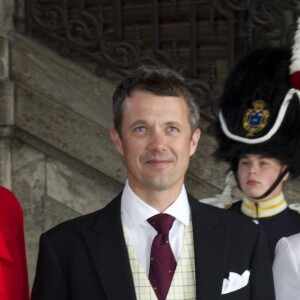 Le prince Frederik de Danemark entouré de la reine Maxima des Pays-Bas et de la princesse Madeleine de Suède au baptême de la princesse Estelle de Suède à Stockholm le 22 mai 2012