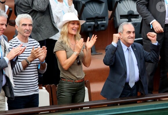 Raymond Domenech, Isabelle Camus, Jean Gachassin dans les tribunes de Roland Garros le 26 mai 2016. © Dominique Jacovides / Bestimage