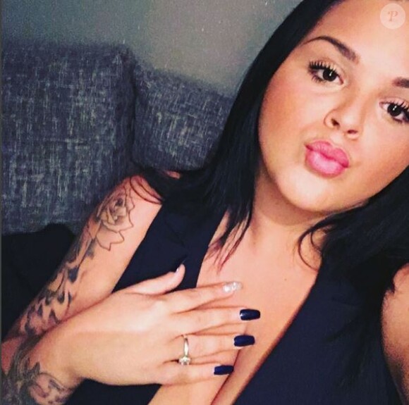Sarah Fraisou des "Anges 8" décolletée sur Instagram