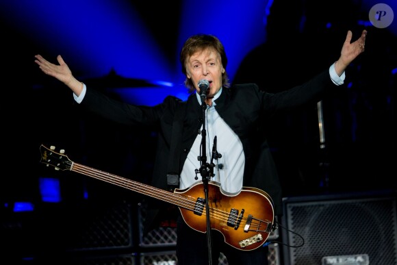 Paul McCartney en concert à l'AccorHotels Arena à Paris, le 30 mai 2016. © Cyril Moreau/Bestimage  Paul McCartney performs at AccorHotels Arenathe "AccorHotels Arena" in Paris, France, on May 30th 2016.30/05/2016 - Paris