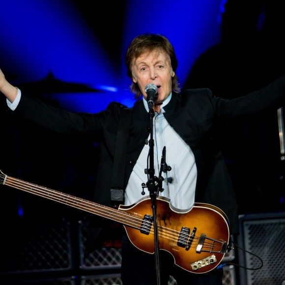 Paul McCartney en concert à l'AccorHotels Arena à Paris, le 30 mai 2016. © Cyril Moreau/Bestimage  Paul McCartney performs at AccorHotels Arenathe "AccorHotels Arena" in Paris, France, on May 30th 2016.30/05/2016 - Paris