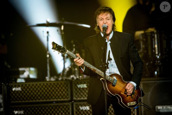 Paul McCartney en concert à l'AccorHotels Arena à Paris, le 30 mai 2016. © Cyril Moreau/Bestimage  Paul McCartney performs at AccorHotels Arenathe "AccorHotels Arena" in Paris, France, on May 30th 2016.30/05/2016 - Paris