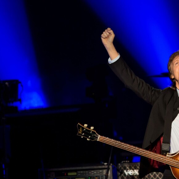 Paul McCartney en concert à l'AccorHotels Arena à Paris, le 30 mai 2016. ©Cyril Moreau/Bestimage