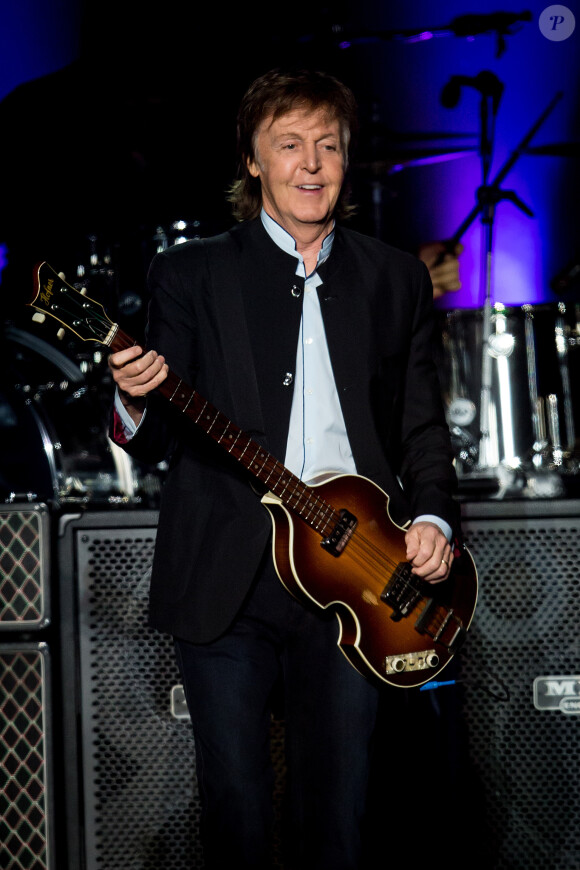 Paul McCartney en concert à l'AccorHotels Arena à Paris, le 30 mai 2016. ©Cyril Moreau/Bestimage