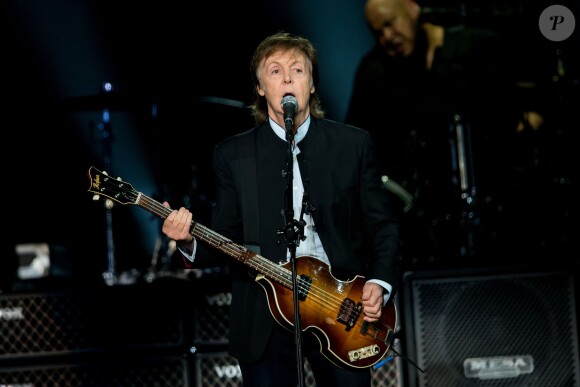 Paul McCartney en concert à l'AccorHotels Arena à Paris, le 30 mai 2016. ©Cyril Moreau/Bestimage