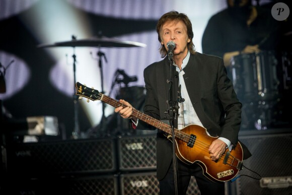 Paul McCartney en concert à l'AccorHotels Arena à Paris, le 30 mai 2016. ©Cyril Moreau/Bestimage