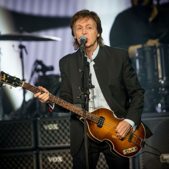 Paul McCartney en concert à l'AccorHotels Arena à Paris, le 30 mai 2016. ©Cyril Moreau/Bestimage