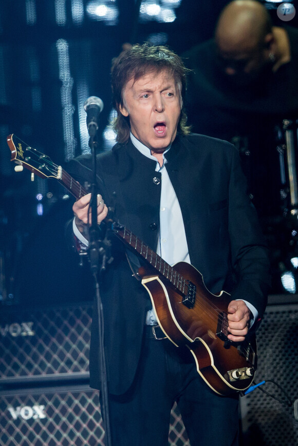 Paul McCartney en concert à l'AccorHotels Arena à Paris, le 30 mai 2016. ©Cyril Moreau/Bestimage