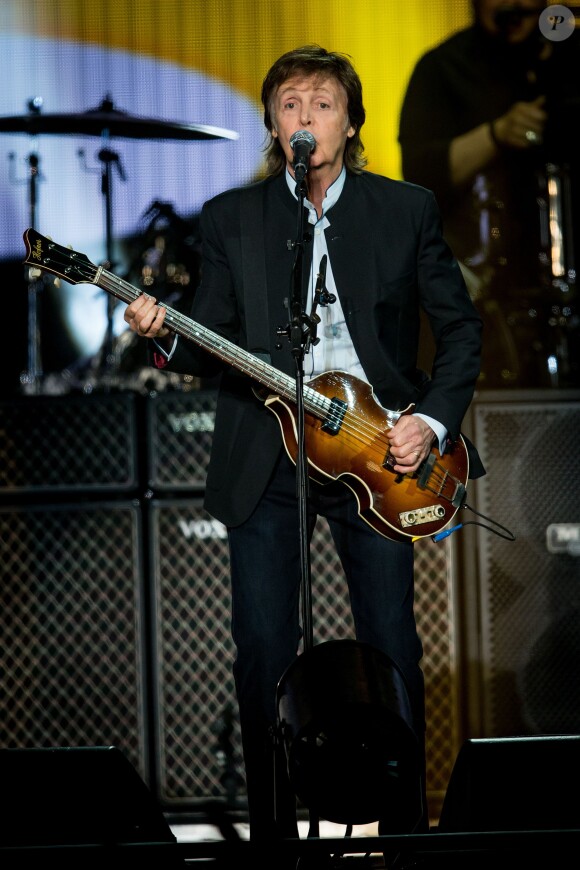 Paul McCartney en concert à l'AccorHotels Arena à Paris, le 30 mai 2016. ©Cyril Moreau/Bestimage