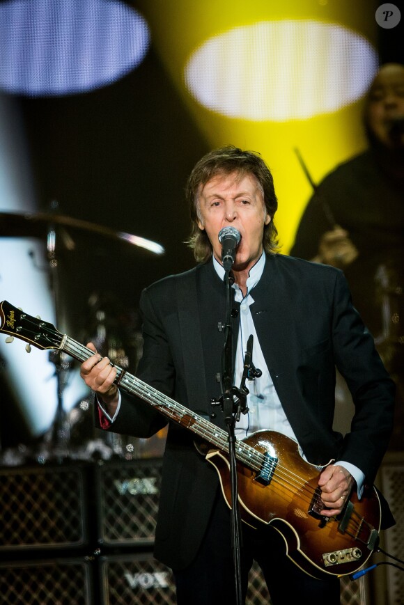 Paul McCartney en concert à l'AccorHotels Arena à Paris, le 30 mai 2016. ©Cyril Moreau/Bestimage