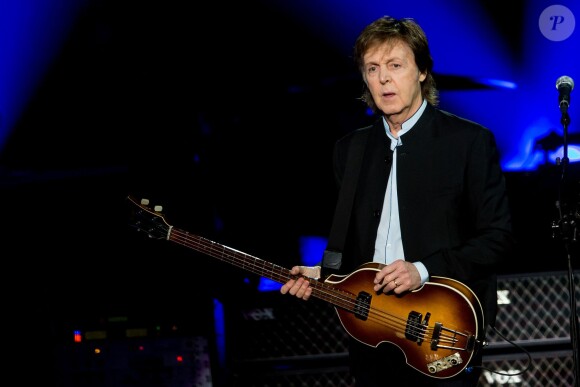 Paul McCartney en concert à l'AccorHotels Arena à Paris, le 30 mai 2016. ©Cyril Moreau/Bestimage