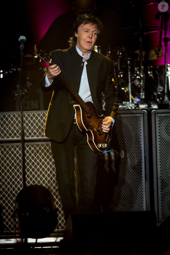 Paul McCartney en concert à l'AccorHotels Arena à Paris, le 30 mai 2016. ©Cyril Moreau/Bestimage