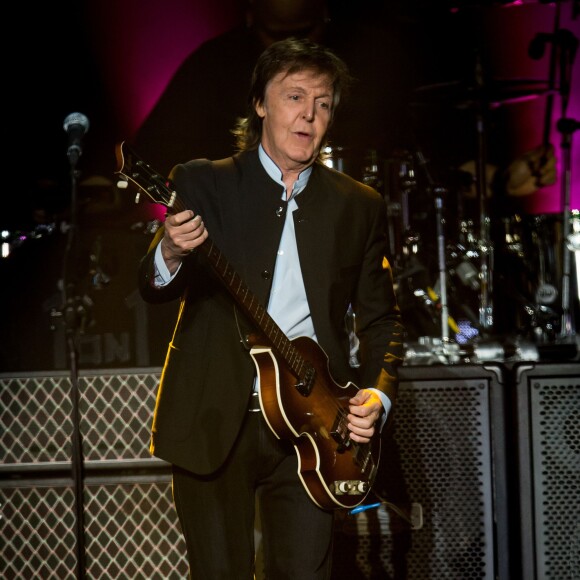 Paul McCartney en concert à l'AccorHotels Arena à Paris, le 30 mai 2016. ©Cyril Moreau/Bestimage