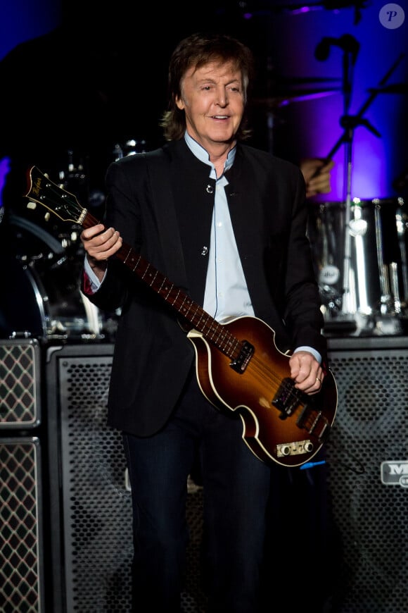 Paul McCartney en concert à l'AccorHotels Arena à Paris, le 30 mai 2016. ©Cyril Moreau/Bestimage