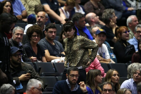 Exclusif - Soko et une amie au concert de Paul McCartney à l'AccorHotels Arena à Paris, le 30 mai 2016.
