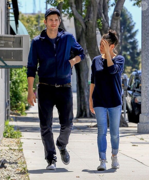 Exclusif - Ashton Kutcher et sa femme Mila Kunis sont allés déjeuner à Beverly Hills, le 21 mai 2016