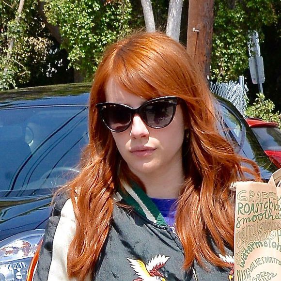 Emma Roberts à la sortie du salon de coiffure Nine Zero One Hair à West Hollywood, le 19 mai 2016