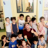 Zac Efron arbore une nouvelle coupe de cheveux, similaire à celle de Justin Bieber lors des American Music Awards 2015, alors qu'il rend visite à des enfants dans une école primaire. Photo publiée sur Twitter, le 2 juin 2016