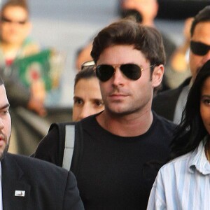 Zac Efron et sa petite-amie Sami Miro arrivent dans les studios de l'émission "Jimmy Kimmel Live!" à Hollywood, le 21 janvier 2016.