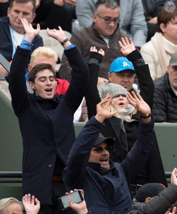 Emmanuelle Béart et son fils Yohann lors du tournoi de Roland-Garros le 3 juin 2016