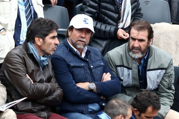 Eric Cantona avec ses frères Joël et Jean-Marie lors du tournoi de Roland-Garros le 3 juin 2016