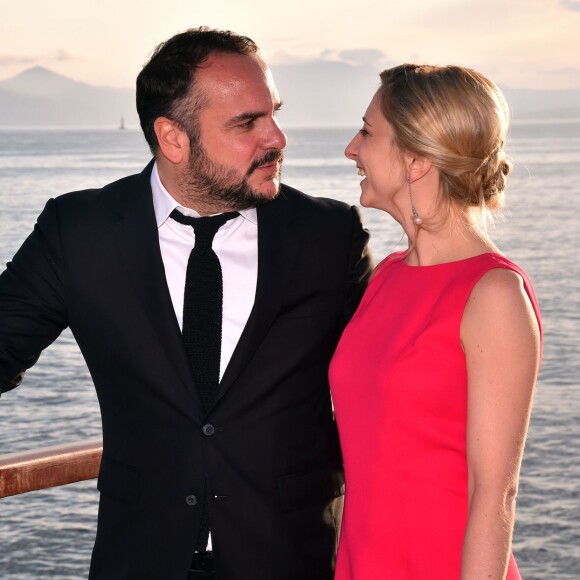 François-Xavier Demaison et sa compagne Anaïs participent au gala annuel de la Croix-Rouge française dans le cadre du prestigieux hôtel Eden Roc au Cap d'Antibes, le 3 juin 2016. © Bruno Bébert / Bestimage