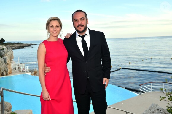 François-Xavier Demaison et sa compagne Anaïs participent au gala annuel de la Croix-Rouge française dans le cadre du prestigieux hôtel Eden Roc au Cap d'Antibes, le 3 juin 2016. © Bruno Bébert / Bestimage