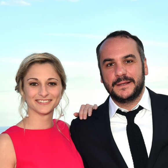 François-Xavier Demaison et sa compagne Anaïs participent au gala annuel de la Croix-Rouge française dans le cadre du prestigieux hôtel Eden Roc au Cap d'Antibes, le 3 juin 2016. © Bruno Bébert / Bestimage