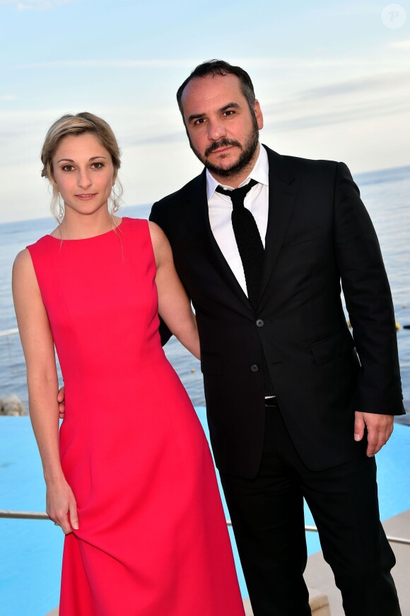 François-Xavier Demaison et sa compagne Anaïs participent au gala annuel de la Croix-Rouge française dans le cadre du prestigieux hôtel Eden Roc au Cap d'Antibes, le 3 juin 2016. © Bruno Bébert / Bestimage