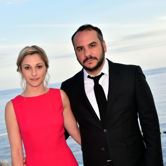 François-Xavier Demaison et sa compagne Anaïs participent au gala annuel de la Croix-Rouge française dans le cadre du prestigieux hôtel Eden Roc au Cap d'Antibes, le 3 juin 2016. © Bruno Bébert / Bestimage